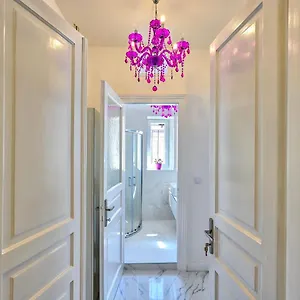 Collins Amethyst Center , Pola Croazia